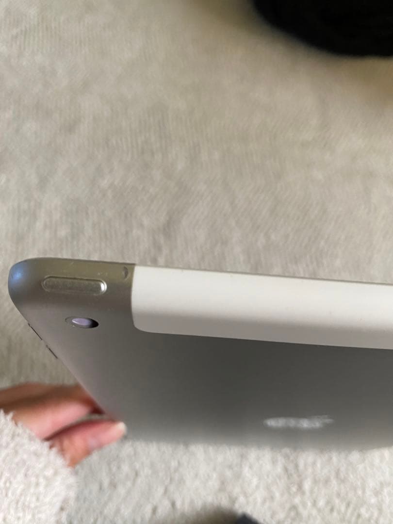 iPad 第6世代　32ギガ　キャリアKDDI