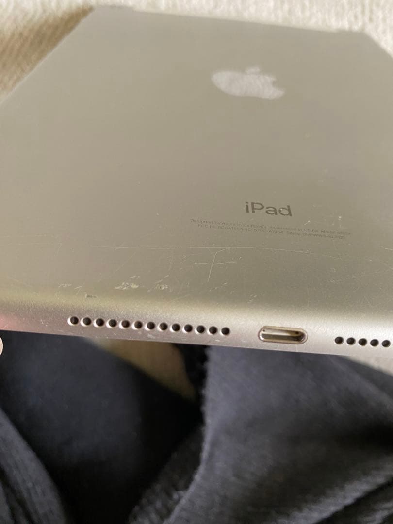 iPad 第6世代　32ギガ　キャリアKDDI