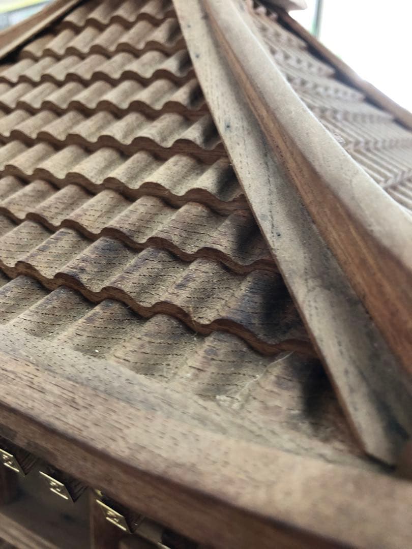 @maron-papa繊細な造りの木製五重の塔