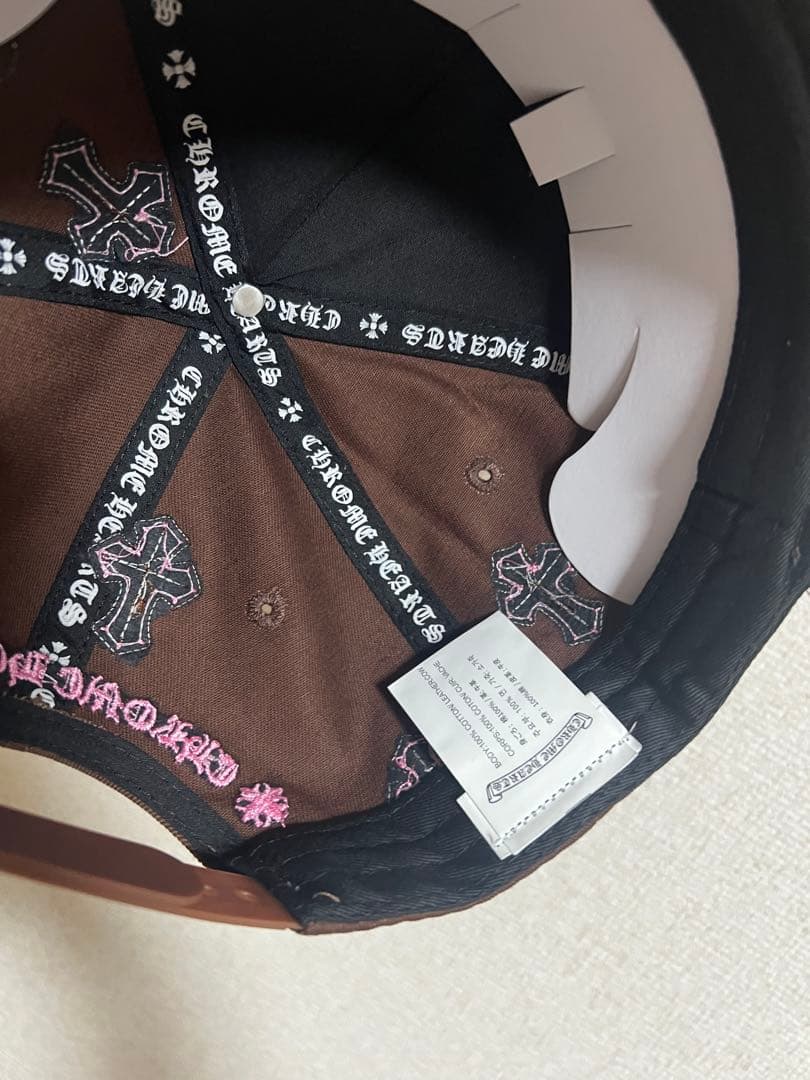 ブラウン ピンク刺繍 スナップバックキャップ