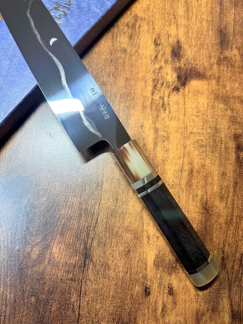 【堺打刃物】和牛刀 水本焼　白一鋼 富士山　8寸　全鏡面　包丁　黒檀水牛八角柄