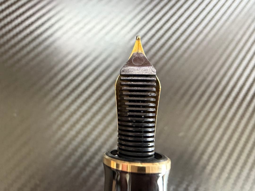 未使用に近い ペリカン スーベレーン M800 緑縞 F 細字 万年筆