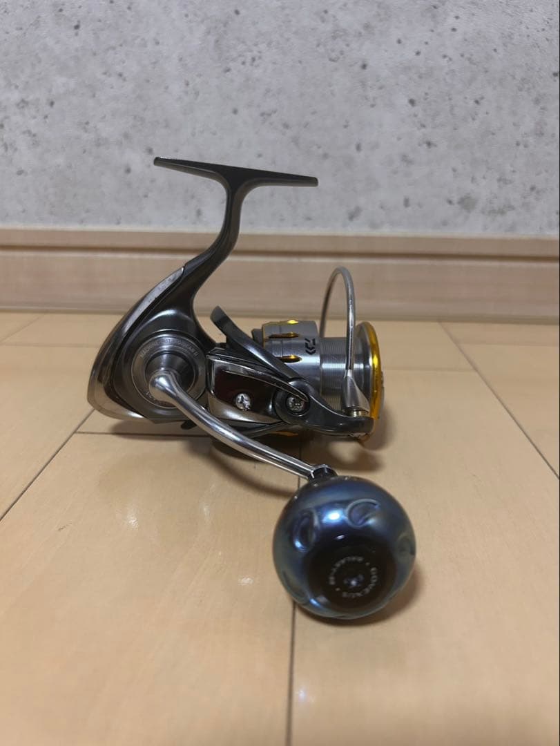 【週末限定価格】DAIWAスピニングリール　18 ブラスト LT4000-CXH