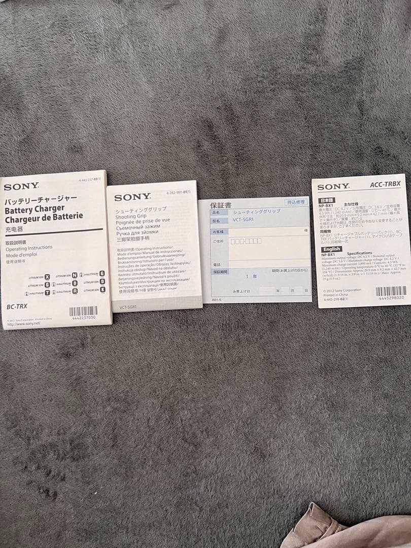SONY zv1白　グリップ黒付き