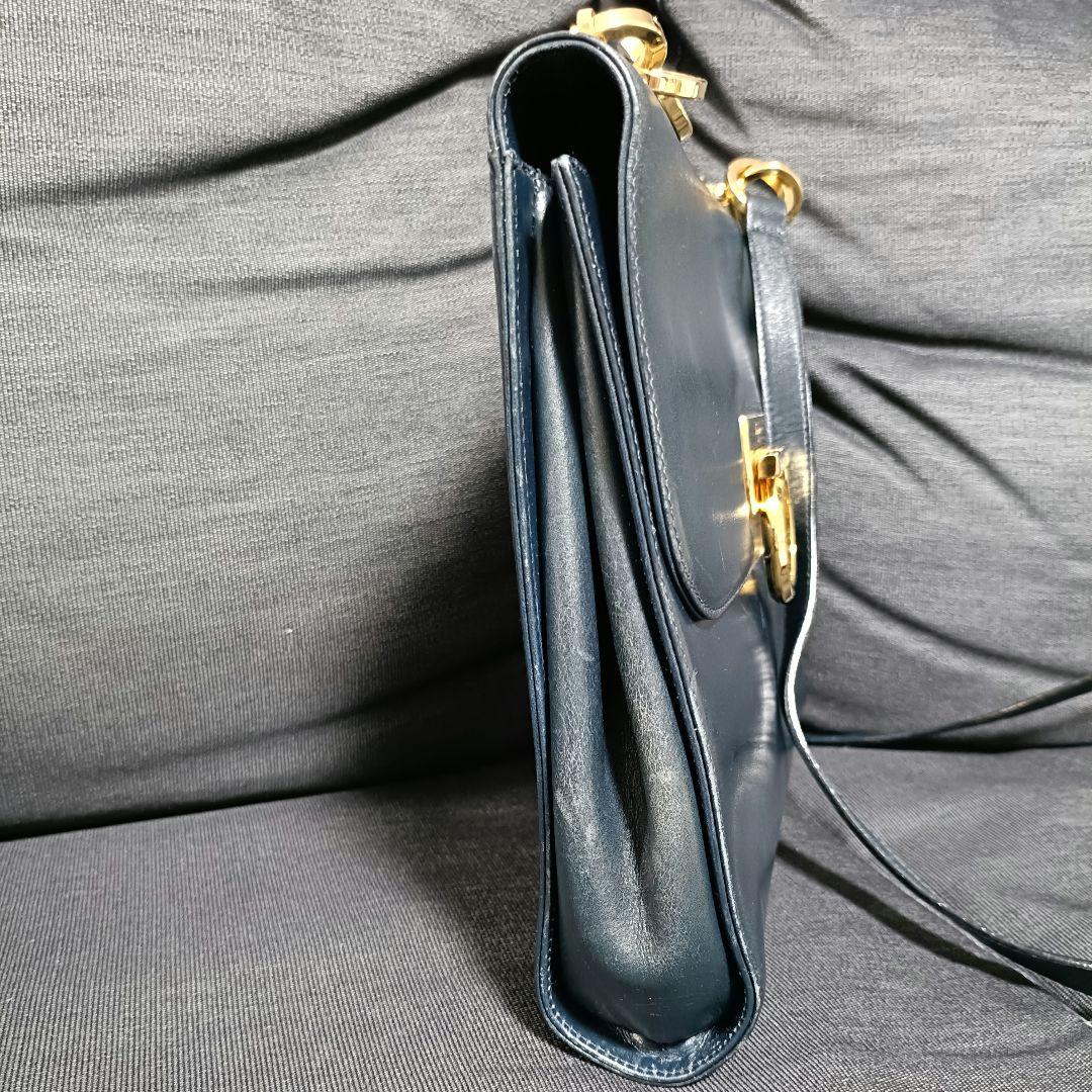 SalvatoreFerragamo ガンチーニ ショルダーバッグ レザー