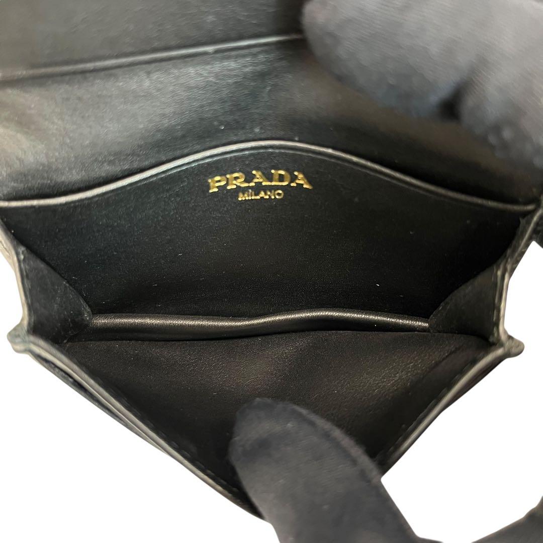 極美✨プラダ カードケース 名刺入れ ミニ財布 ヴィッテロムーブ ロゴ金具 黒