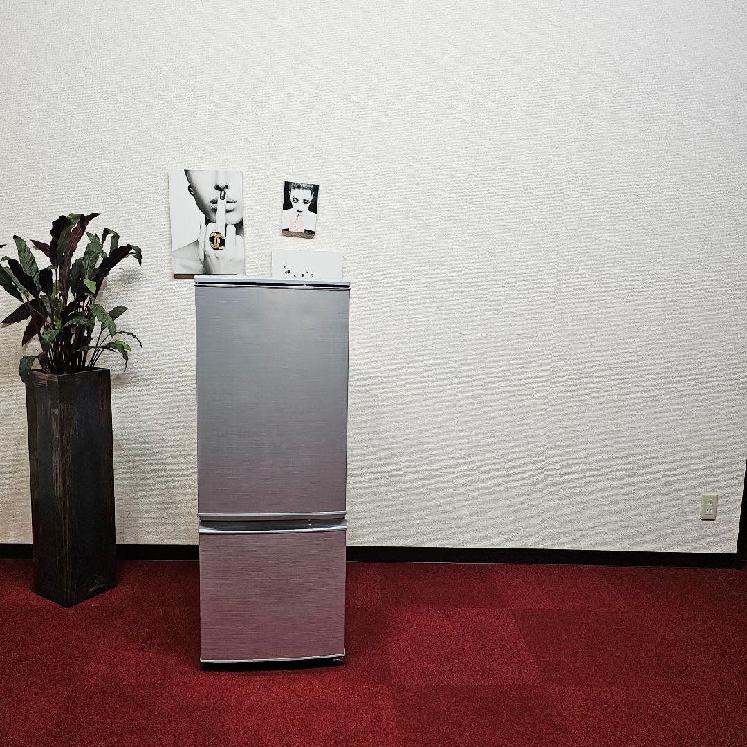 ホワイト冷凍庫 透明棚付き