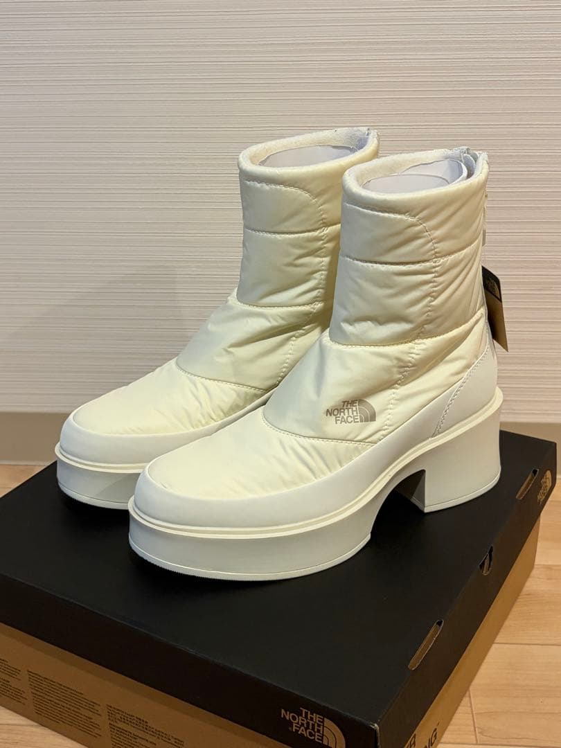 THE NORTH FACE NFMS2474 ヌプシ ホワイトブーツ