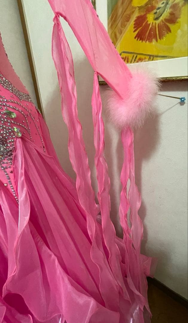 華やかなピンクの社交ダンスドレスMサイズ