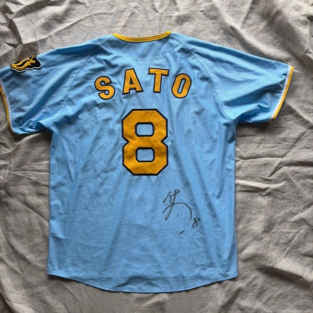 阪神タイガース FwT 佐藤輝明選手 8番 サイン入りレプリカユニフォームL