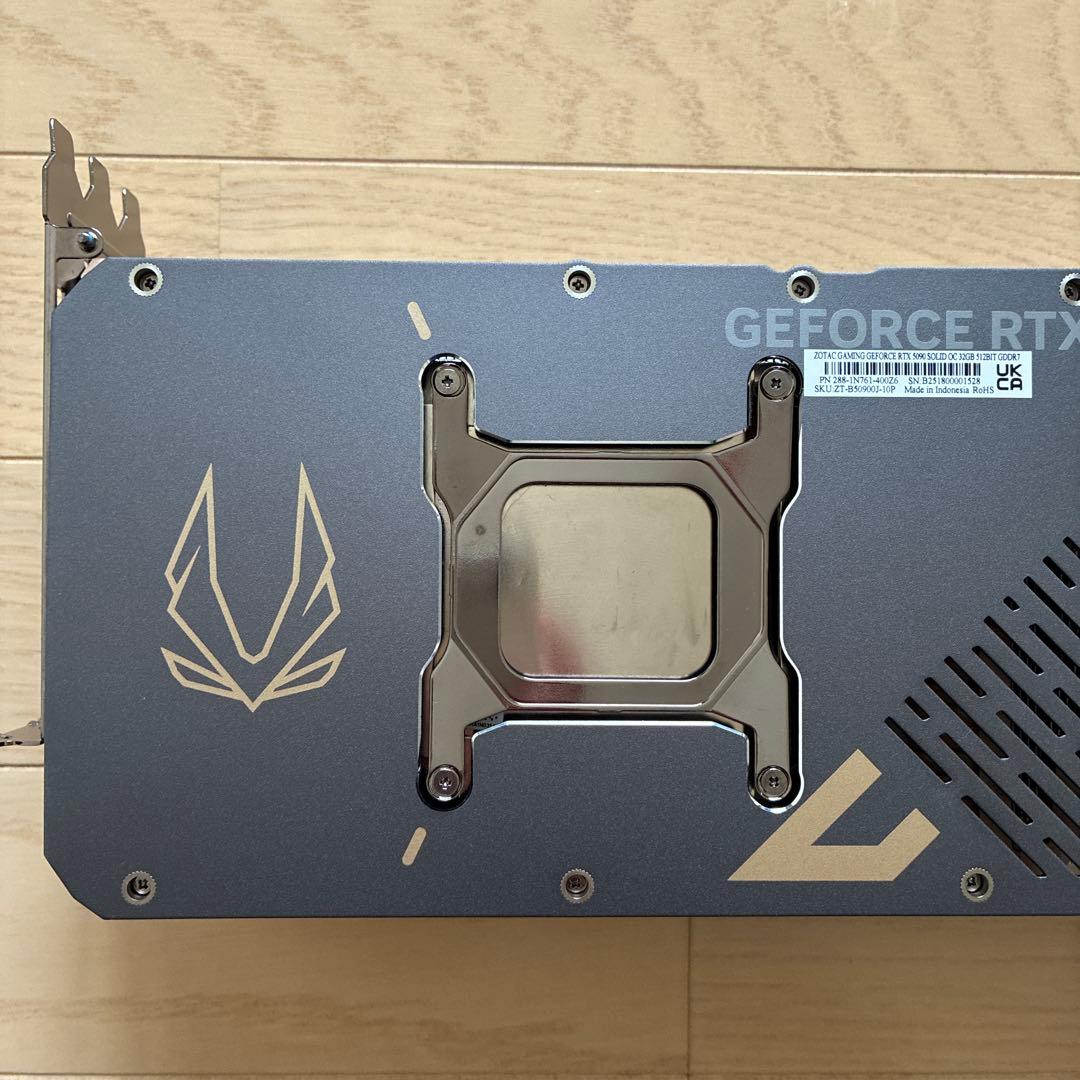 グラフィックボード　グラボ 5090 ヒートシンク　ファン　など