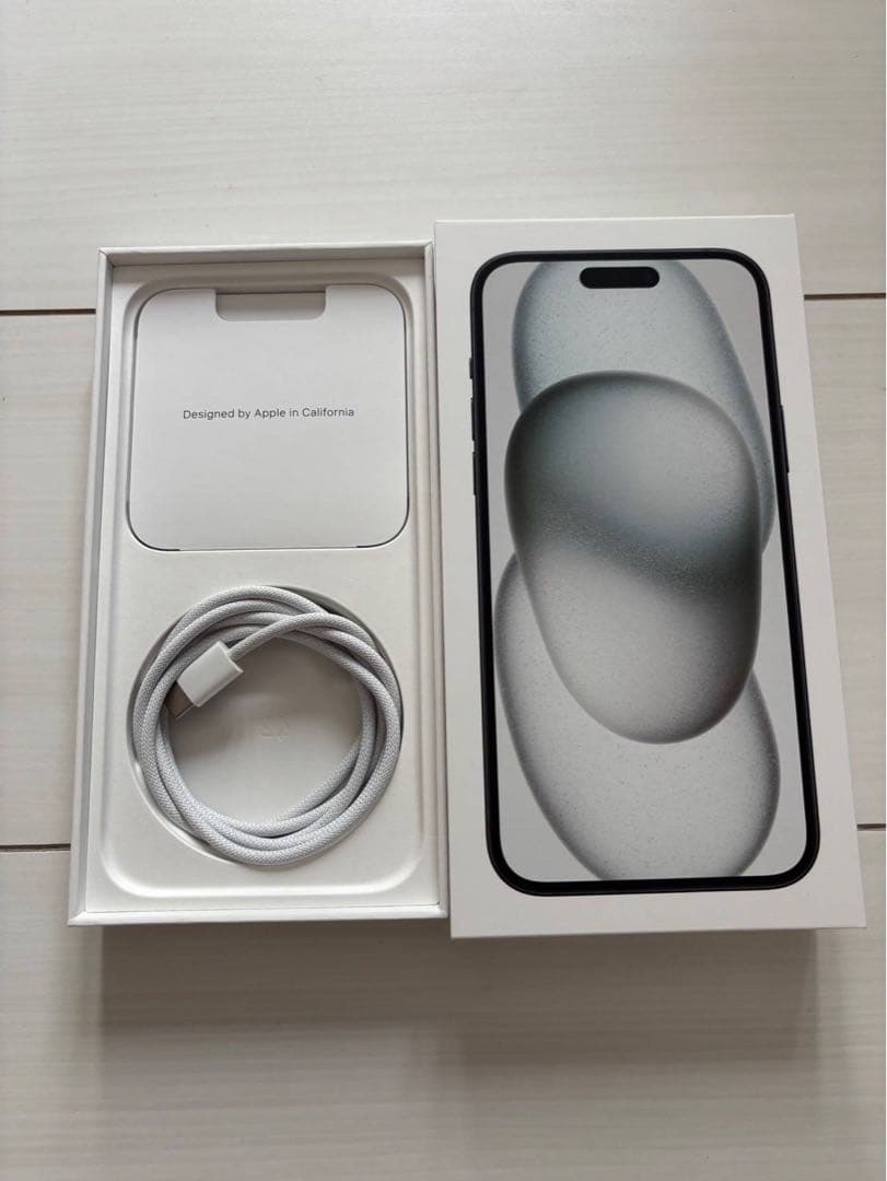 iPhone15 Plus 128GB ブラック　新品ガラスフィルム３枚付