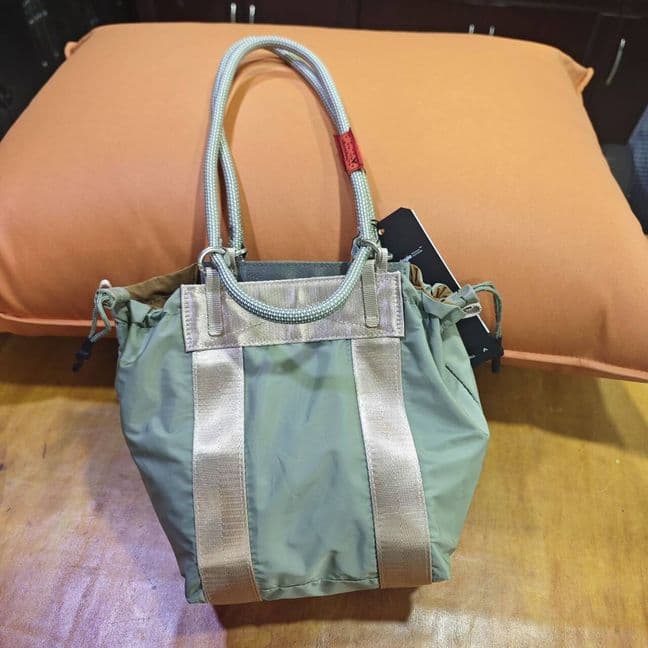 Topologie オリーブグリーン ナイロンショルダーバッグ大容量 旅行バッグ