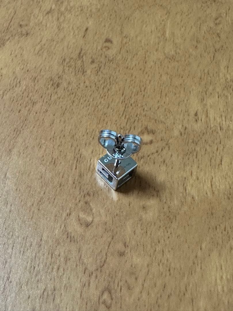 GUCCI ホワイトゴールドピアス 片耳用
