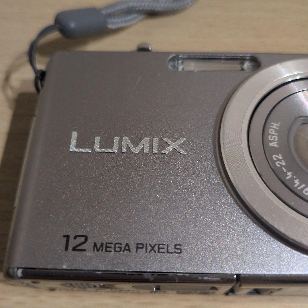パナソニック　デジカメ　LUMIX DMC-FX40 シルバー 12メガピクセル