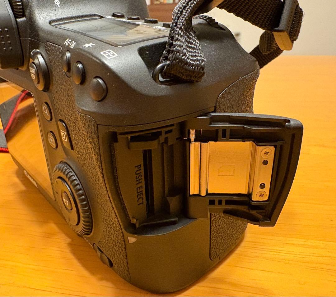 キャノンEOS 6D 本体　（シャッター回数少なめ）