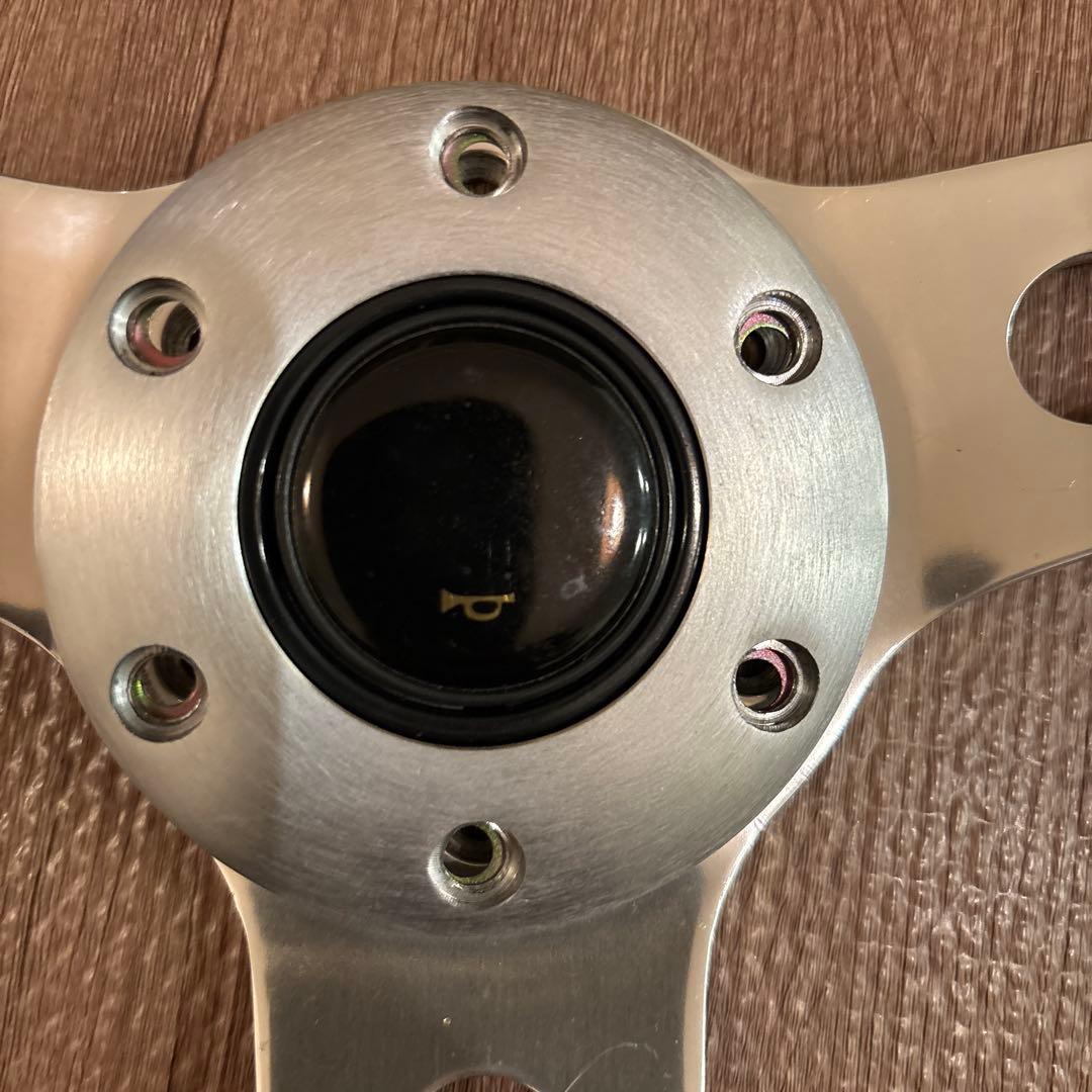 ウッドとアルミの3本スポークステアリング