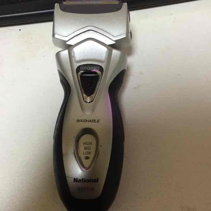 【同時購入で2000円値引き！】電動髭剃り