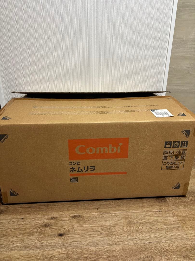 コンビ ネムリラ 手動（洗えるランチトレイ付き）ベビーチェア