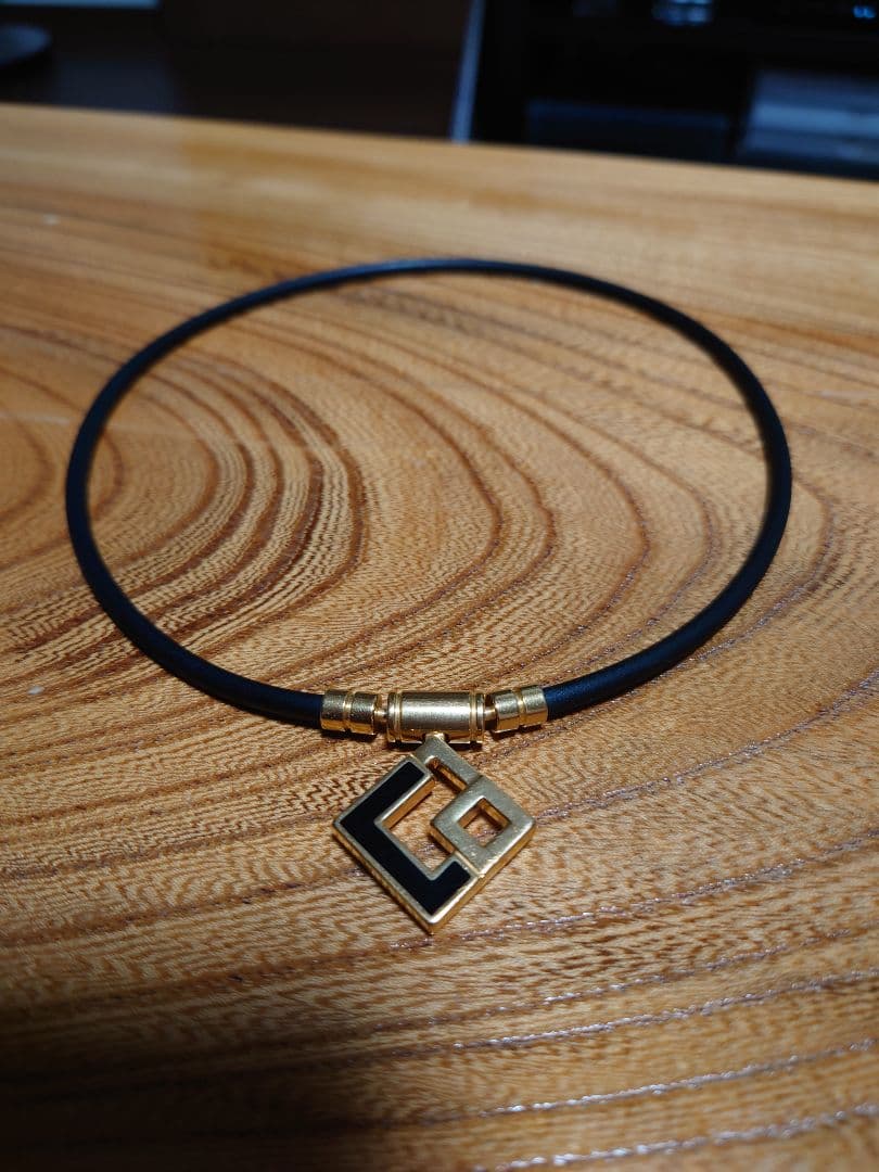 磁気ネックレス 黒と金　ブラック　ゴールド