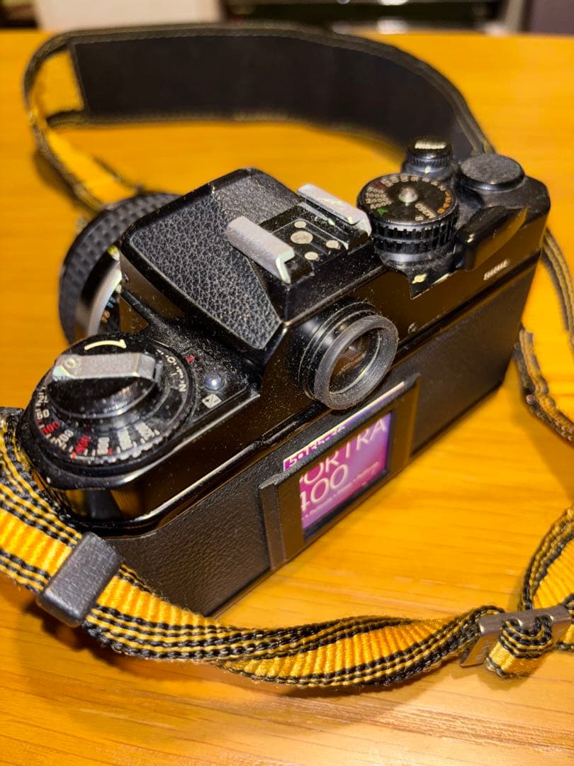 Nikon FE2 フィルムカメラ　ポートラフィルム2本付き