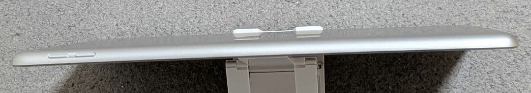 iPad 第8世代 32GB Wi-FIモデルシルバー タイプカバー付き