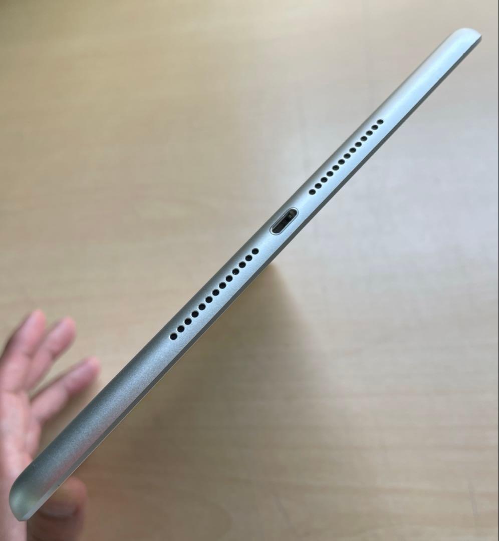 iPad 第6世代　A1893　Wi-Fiモデル　シルバー　32GB 美品#4