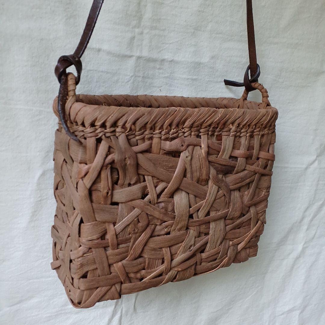 乱れ編みの国産山葡萄ショルダーバッグ