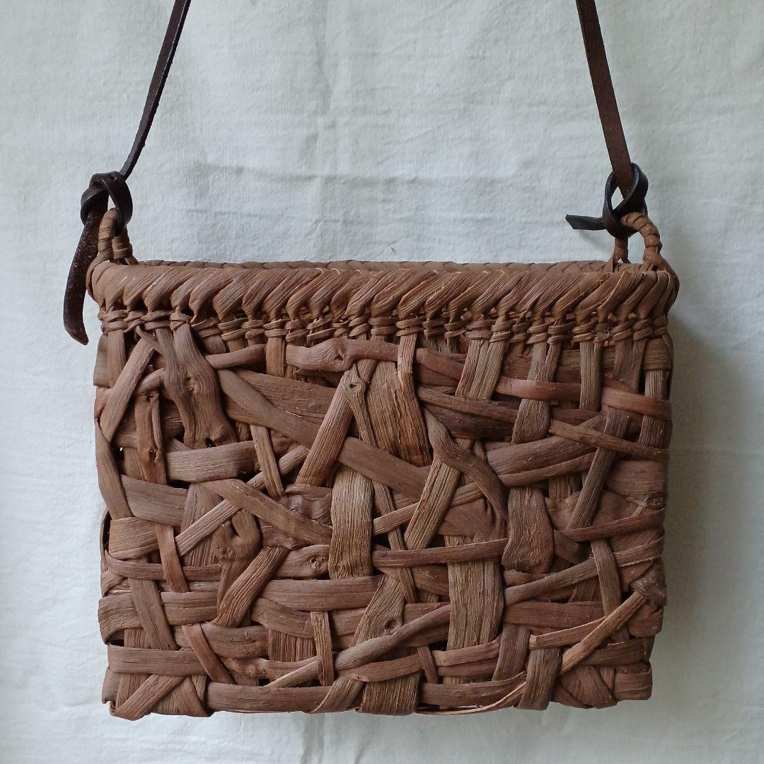 乱れ編みの国産山葡萄ショルダーバッグ