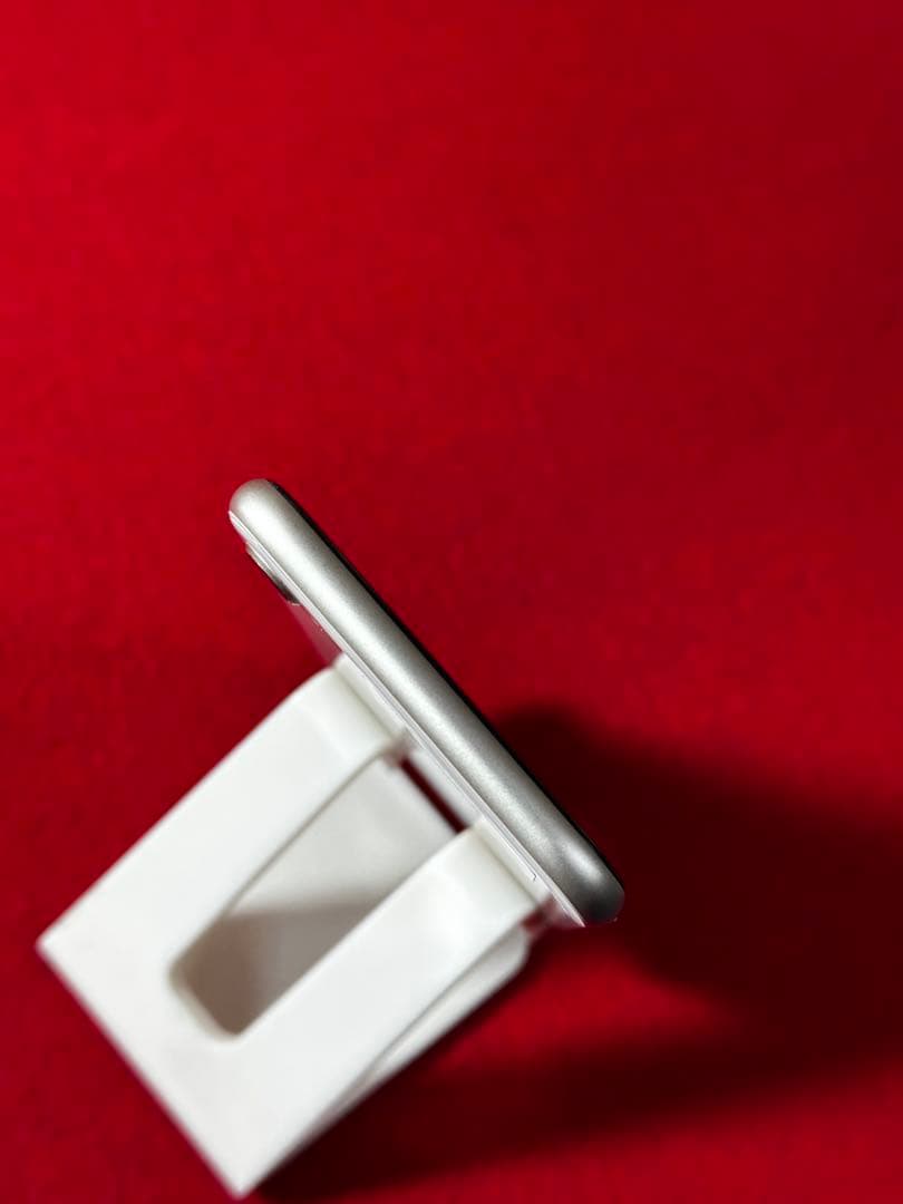 【4195】iPhone SE3第3世代スターライト 64GB simフリー