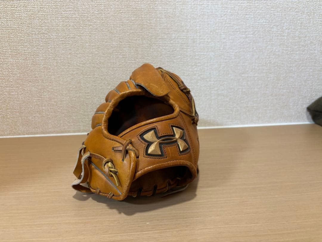 アンダーアーマー　投手用　硬式グローブ