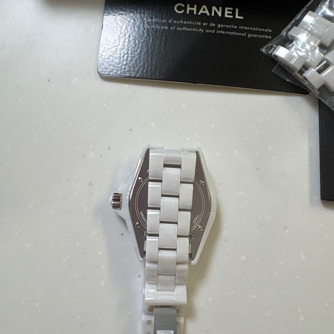 シャネルJ12 33mm 白セラミック　レディース（正規品）