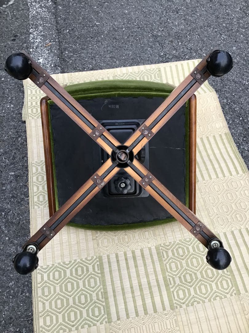 c*c様 昭和　レトロ　難有り　カリモク　緑色ベルベット風回転チェア