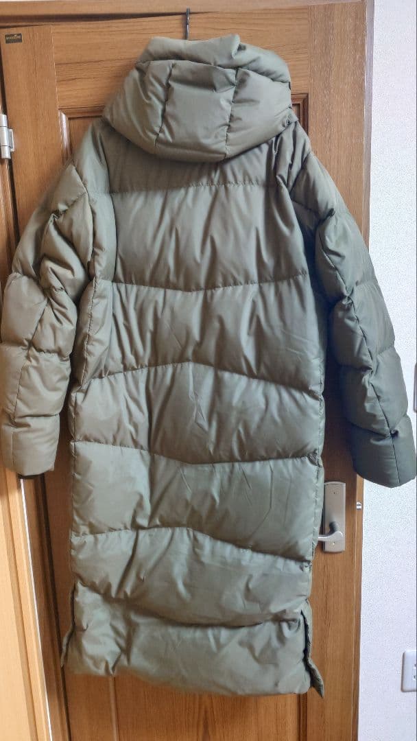 新品！！DUARIGオリーブ色ダウンベンチコート値下げ交渉可能　ペット・喫煙無し