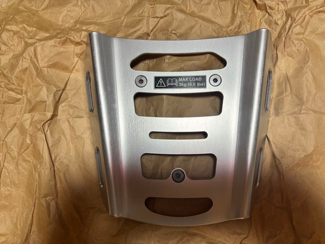 トライアンフ ストリートスクランブラーリアキャリア ネジあり