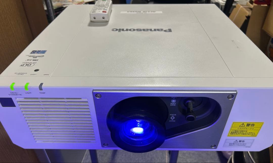 セール　パナソニック DLP方式プロジェクター　　　　　PT-RZ570JW