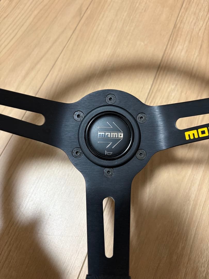 正規品　MOMO　ステアリング　35φ