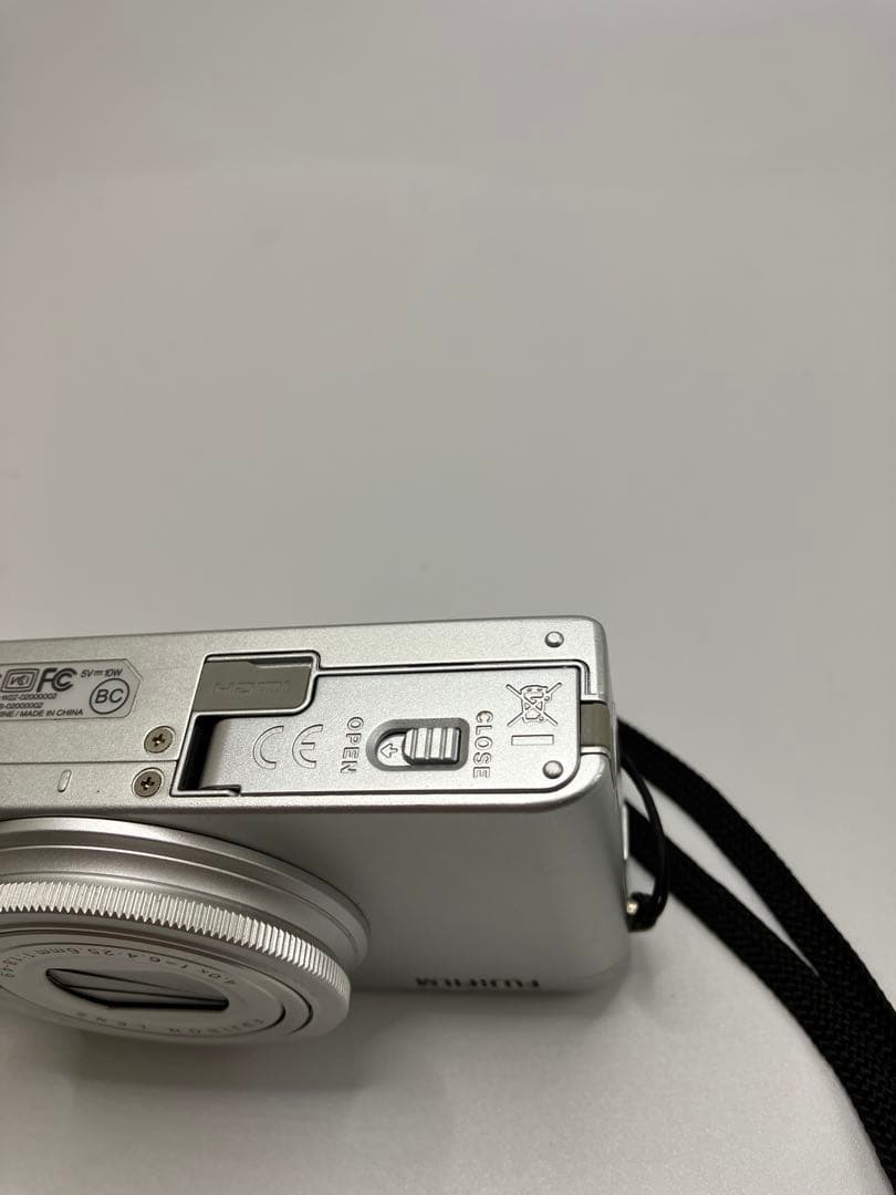 【返品保証・動作確認済】FUJIFILM XQ1 コンパクトデジタルカメラ