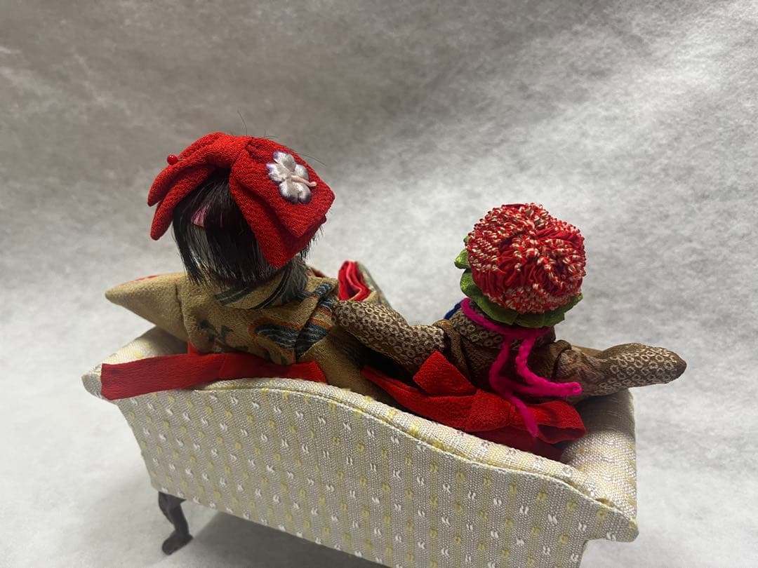 日本人形 2体 ソファ付き