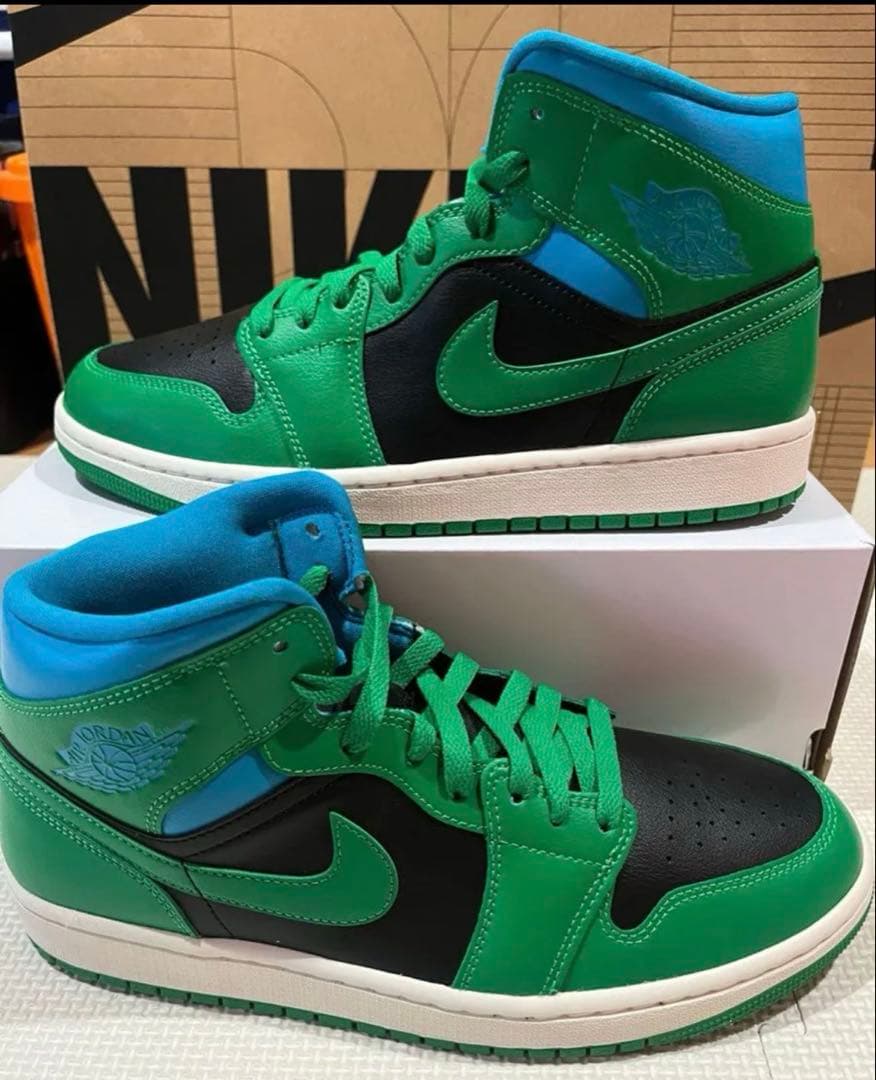 ナイキ　エアジョーダン1ミッド