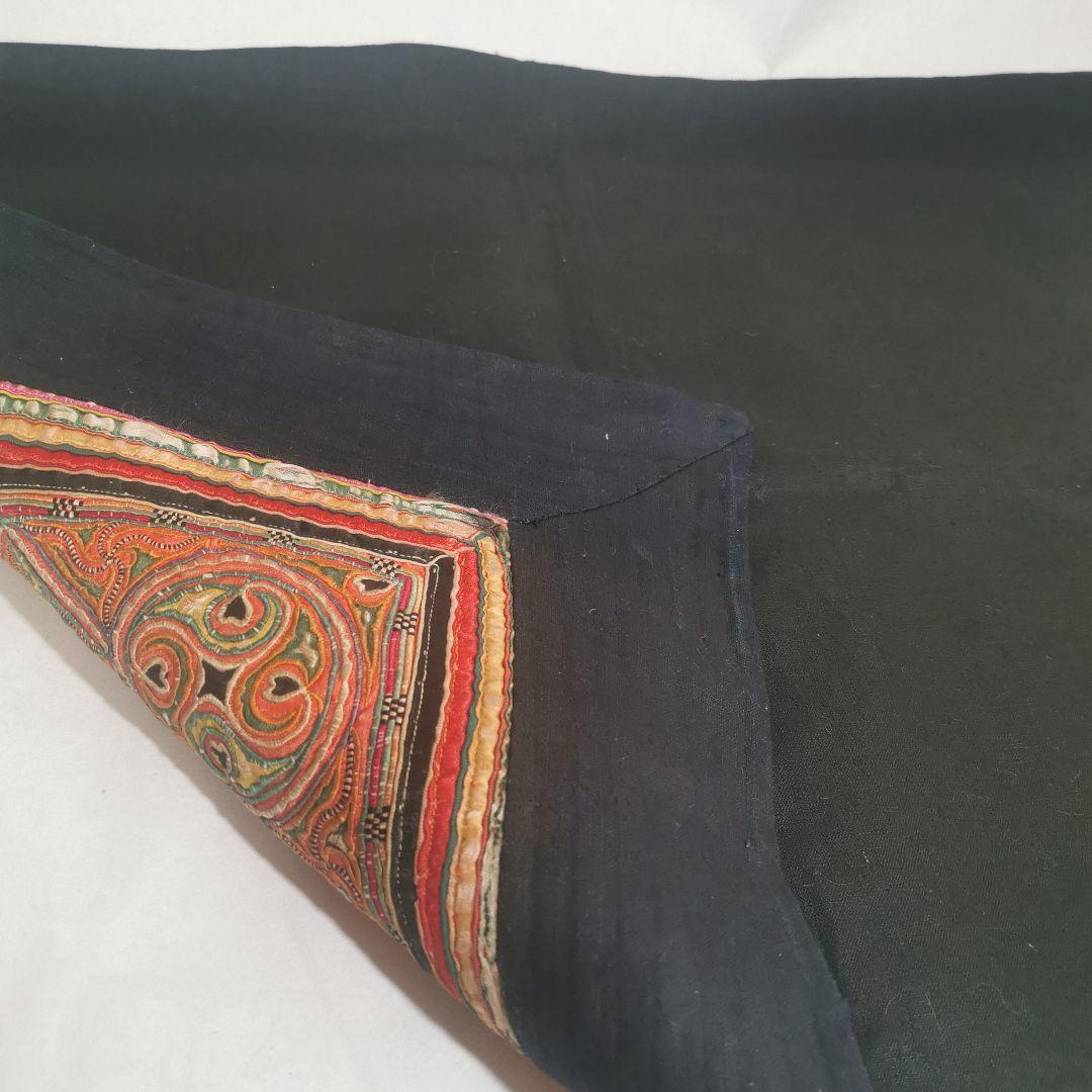 中国貴州省 ミャオ族 手刺繍 古布 藍染の縁布 希少 ヴィンテージ品