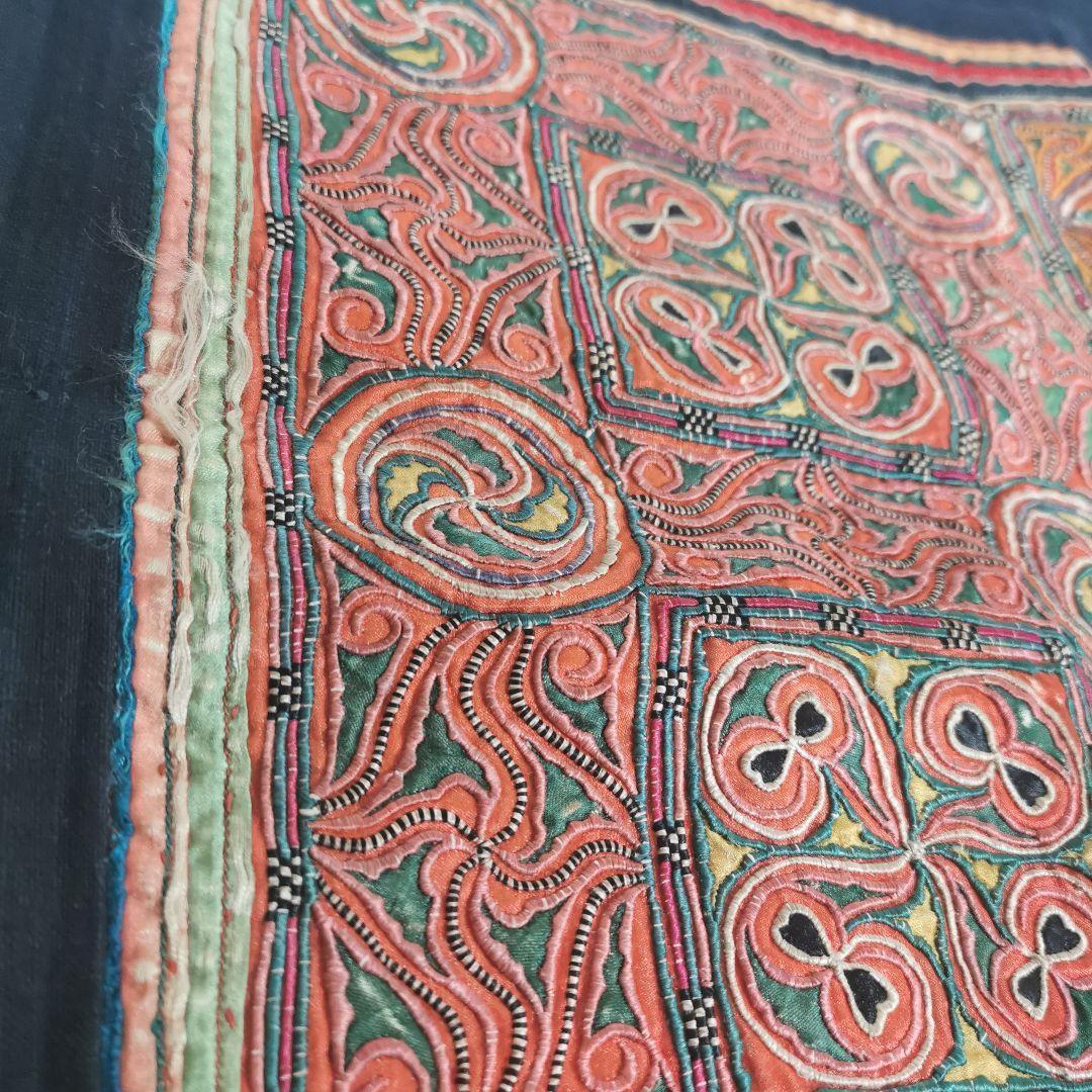 中国貴州省 ミャオ族 手刺繍 古布 藍染の縁布 希少 ヴィンテージ品