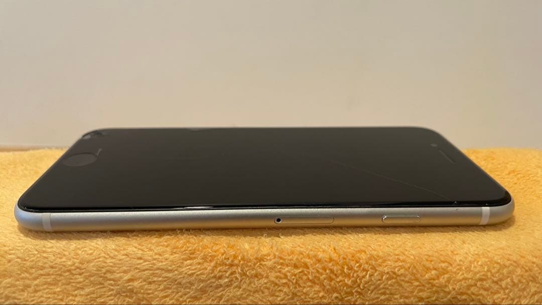 iPhone SE (第2世代) 128GB ホワイト スクリーンひび割れあり