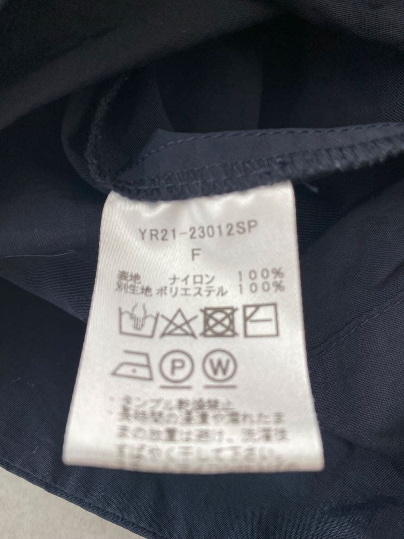 美品　yori ネイビー フラットカラーティアードブラウス　紺　ヨリ