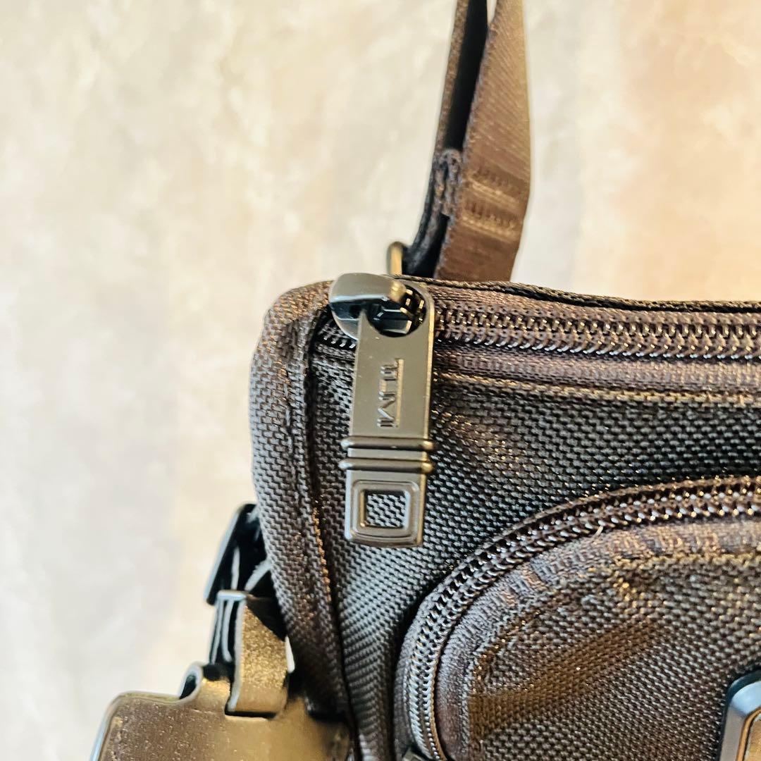 トゥミ TUMI ショルダーバック 品番022110D2 96913 1041
