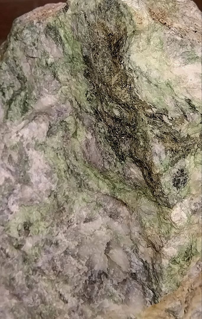 ★翡翠原石★糸魚川硬玉【横川・転石・カチ割り27.7kg】