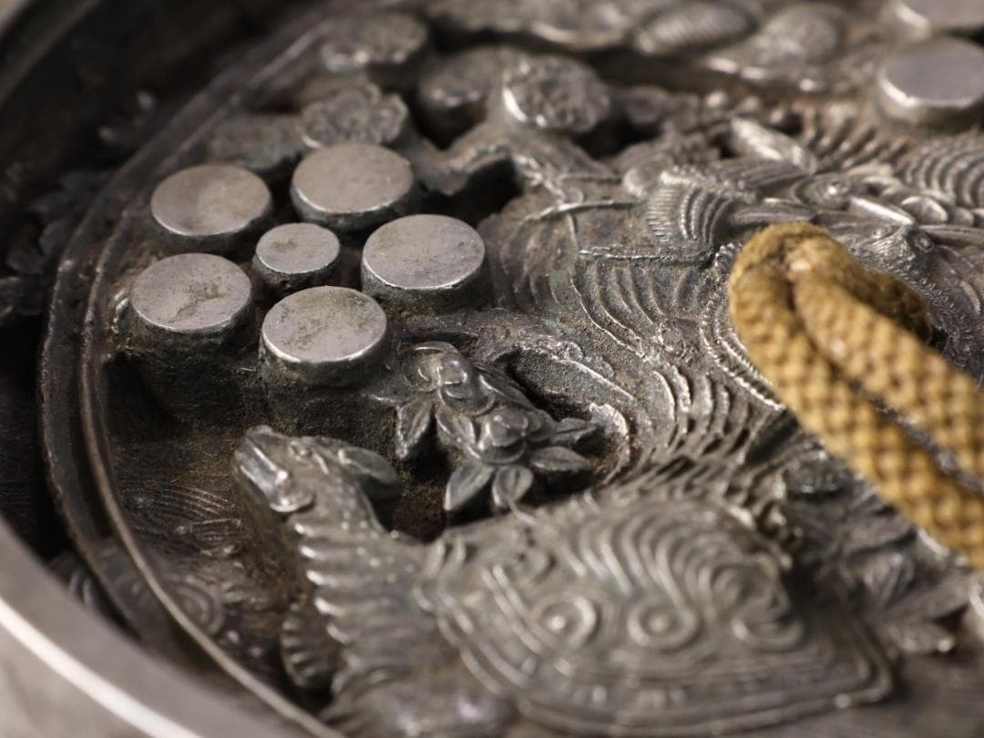 前田家伝来　江戸期　天下一中嶋和泉守貞次作　松竹梅五曜玄武紋様　古鏡　蒔絵共箱