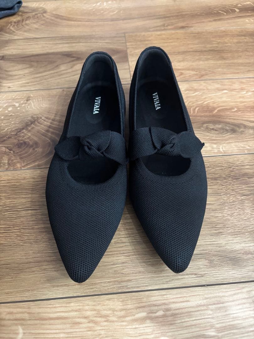 【新品、未使用】VIVAIA ポインテッドトゥ リボン付き フラットシューズ