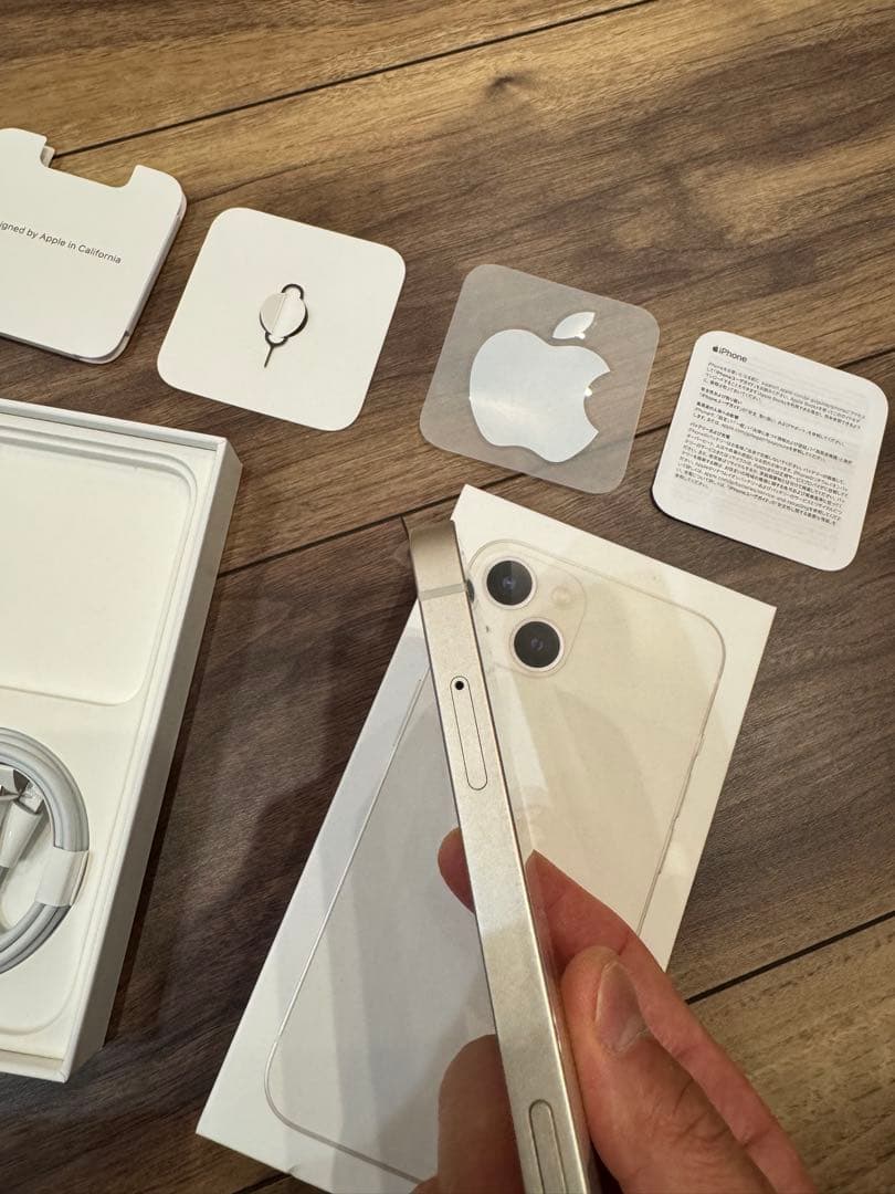 Apple iPhone 13 スターライト本体　256GB SIMフリー