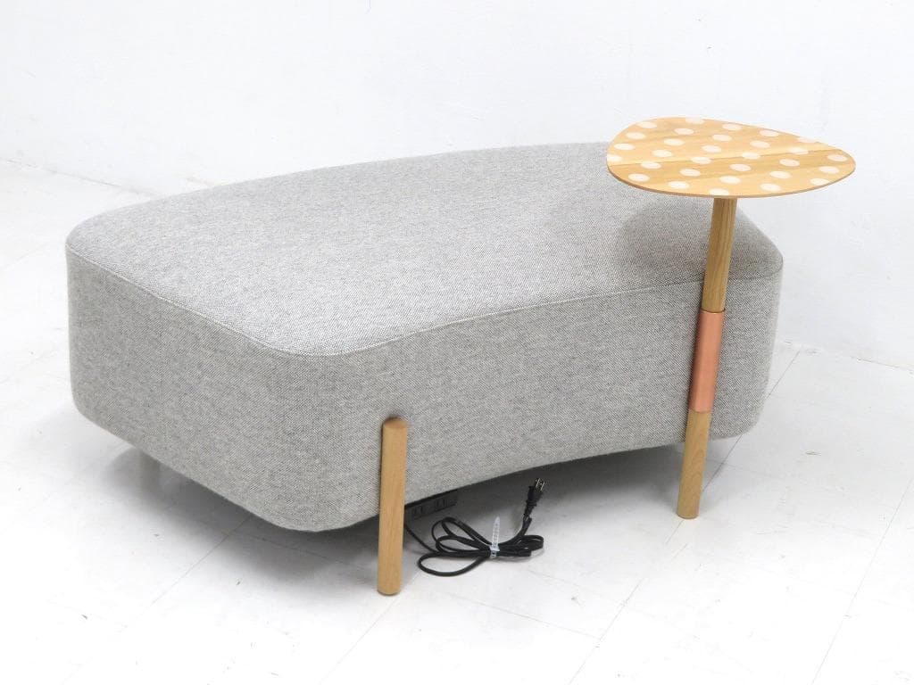 展示品　カリモク　ドラドラ　北欧　オーク材　ソファ サイドテーブル　付き